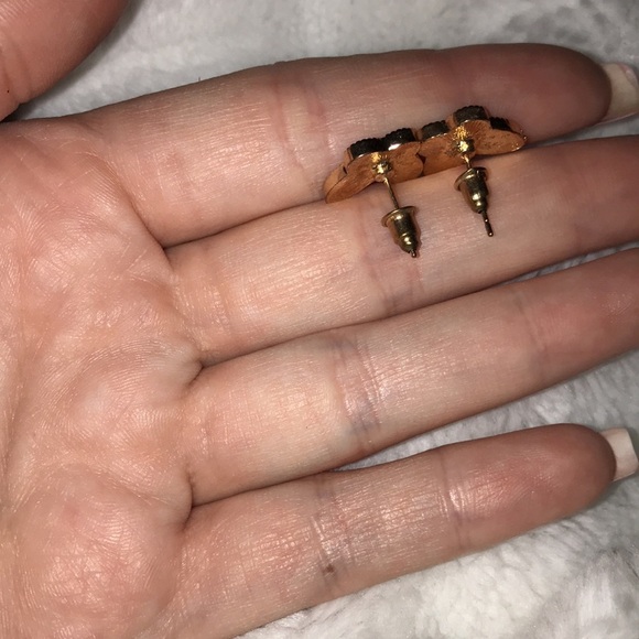 Gold tone white butterfly earrings - Picture 2 of 2